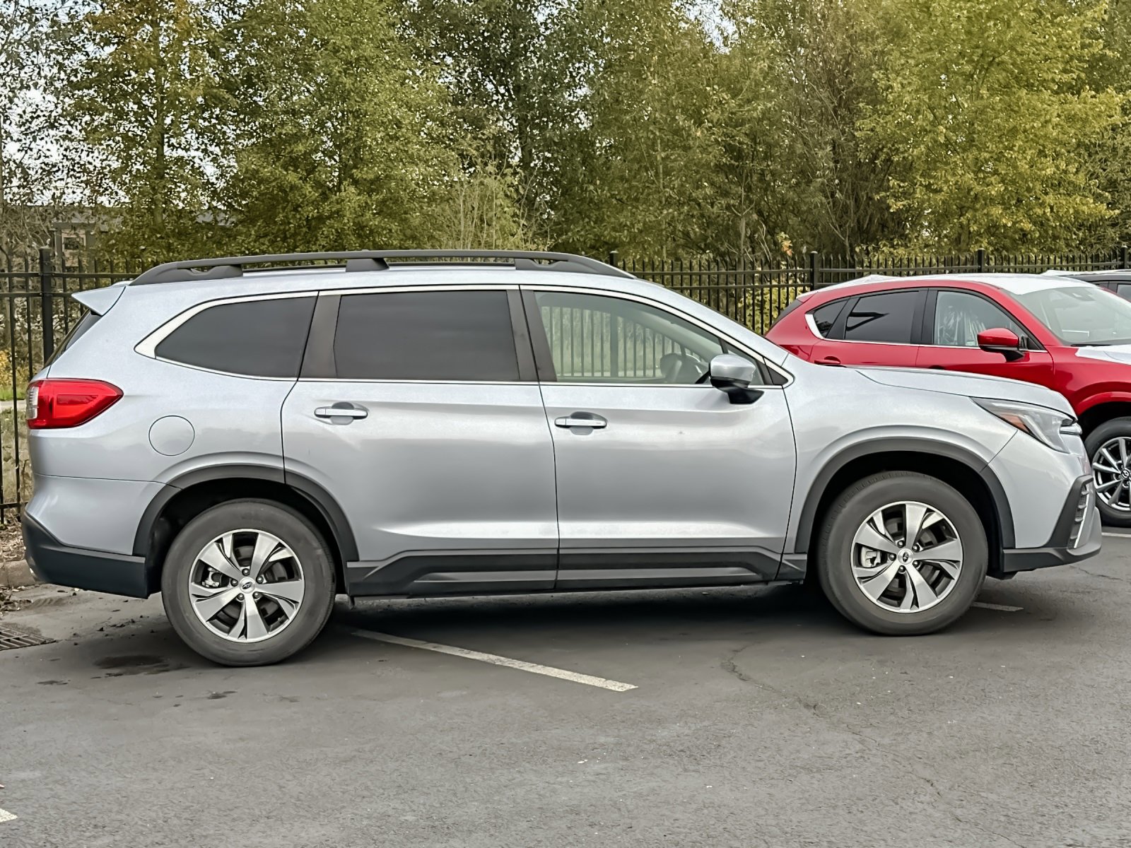 Used 2024 Subaru Ascent Premium w/ Convenience Package image 3