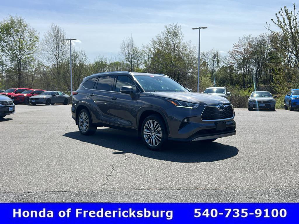 Used 2022 Toyota Highlander Platinum AWD/4WD image 2
