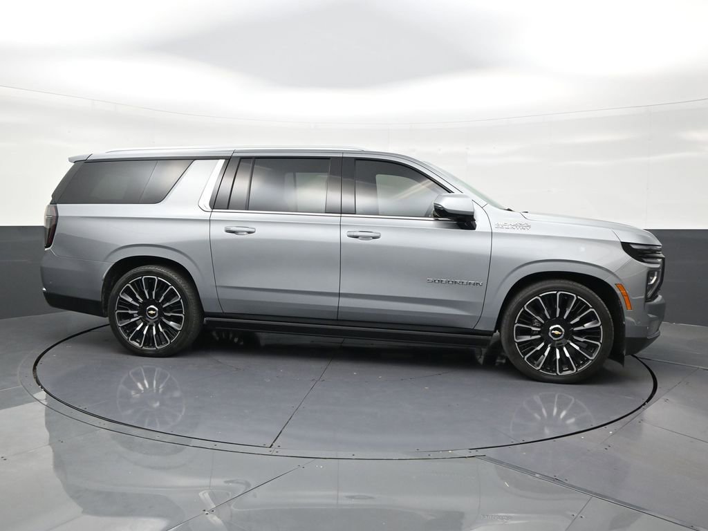 Used 2025 Chevrolet Suburban High Country AWD/4WD image 6