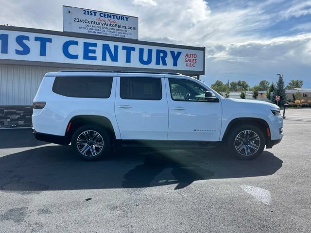 Used 2024 Jeep Wagoneer L Series II w/ Flexible Seating Group AWD/4WD image 14