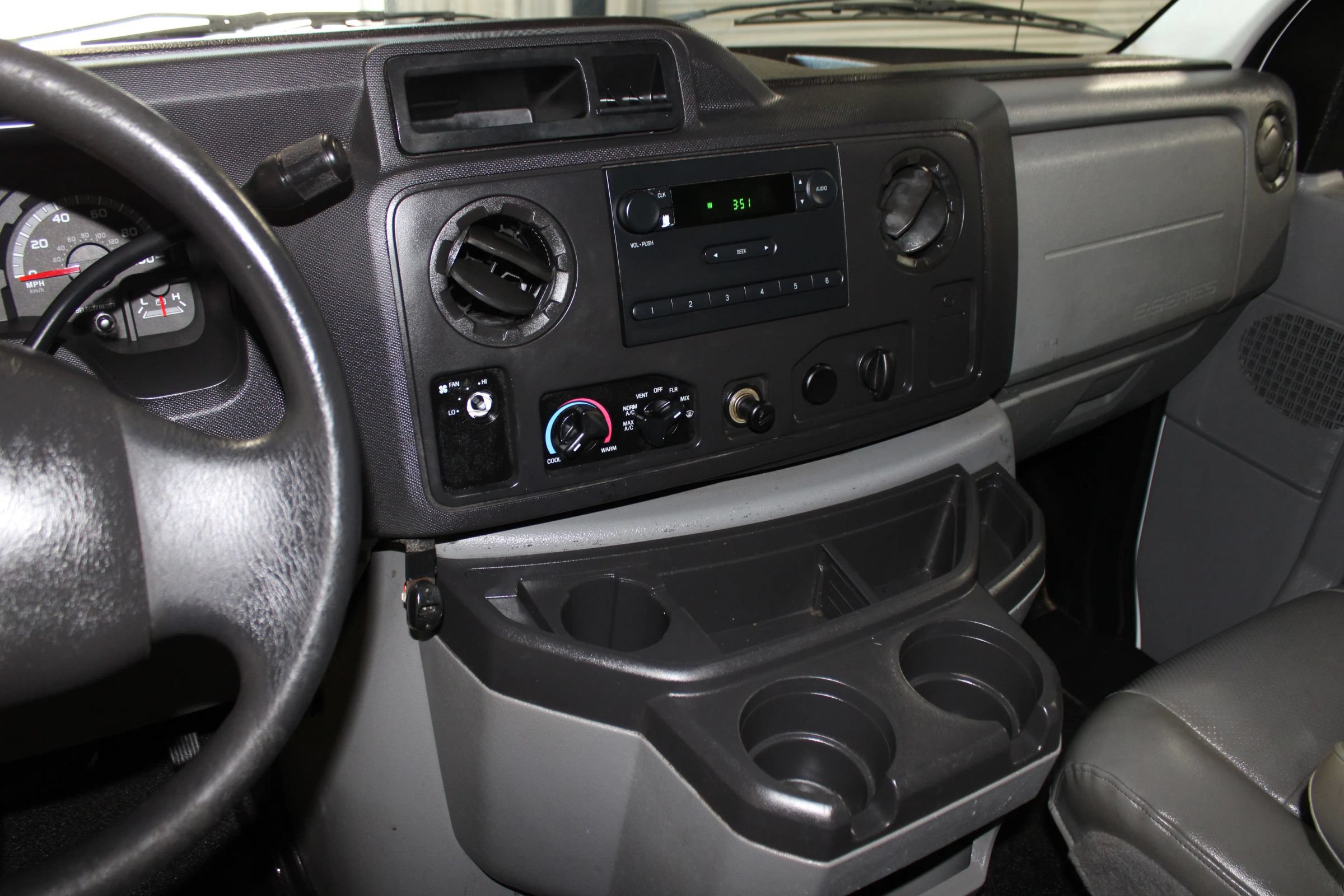 Used 2009 Ford E-350 and Econoline 350 Super Duty RWD image 12