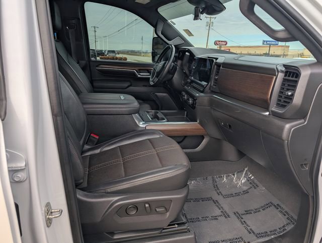 Used 2024 Chevrolet Silverado 3500 High Country w/ High Country Premium Package image 4