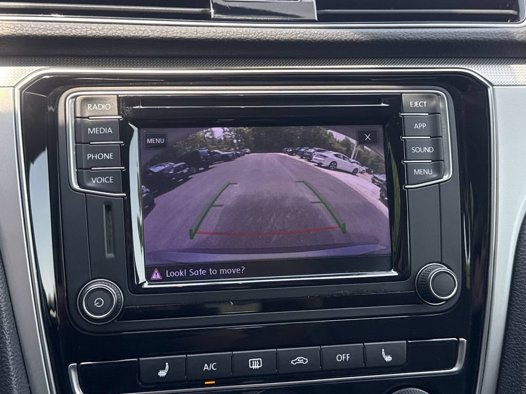 Used 2019 Volkswagen Passat 2.0T Wolfsburg w/ Wheels & Sunroof Package FWD image 24