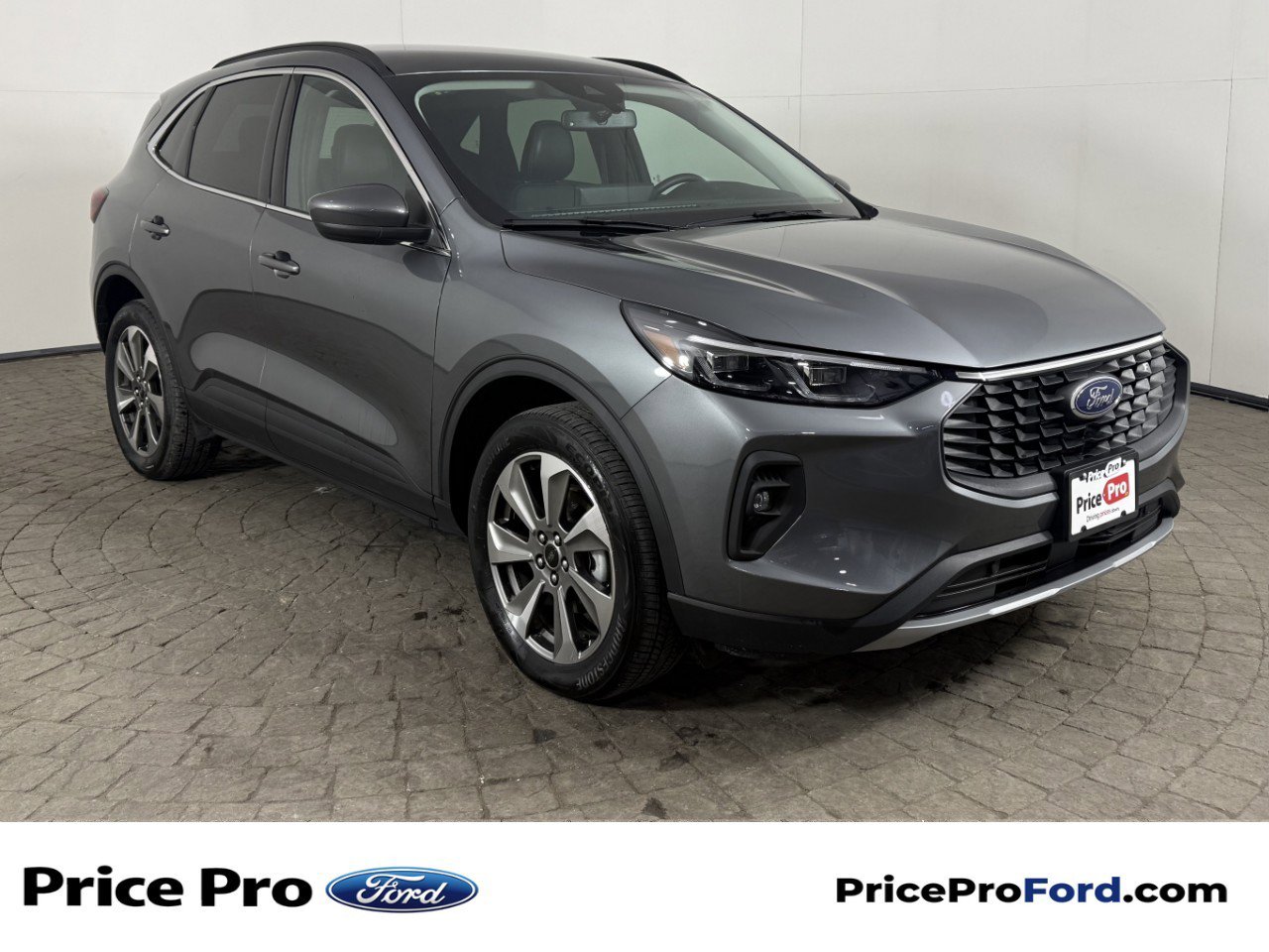 Certified 2025 Ford Escape Platinum image 1