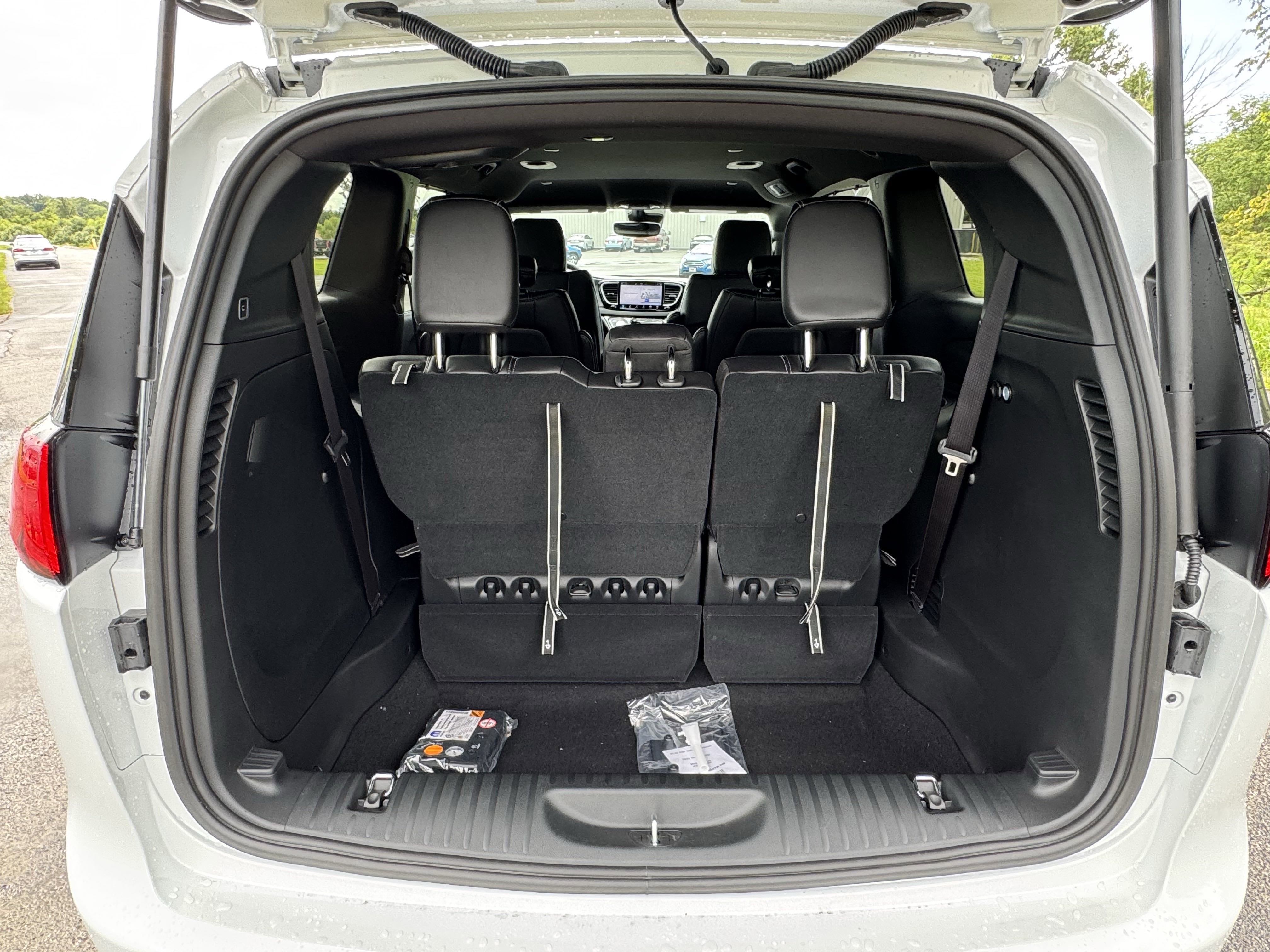 New 2025 Chrysler Voyager LX image 25