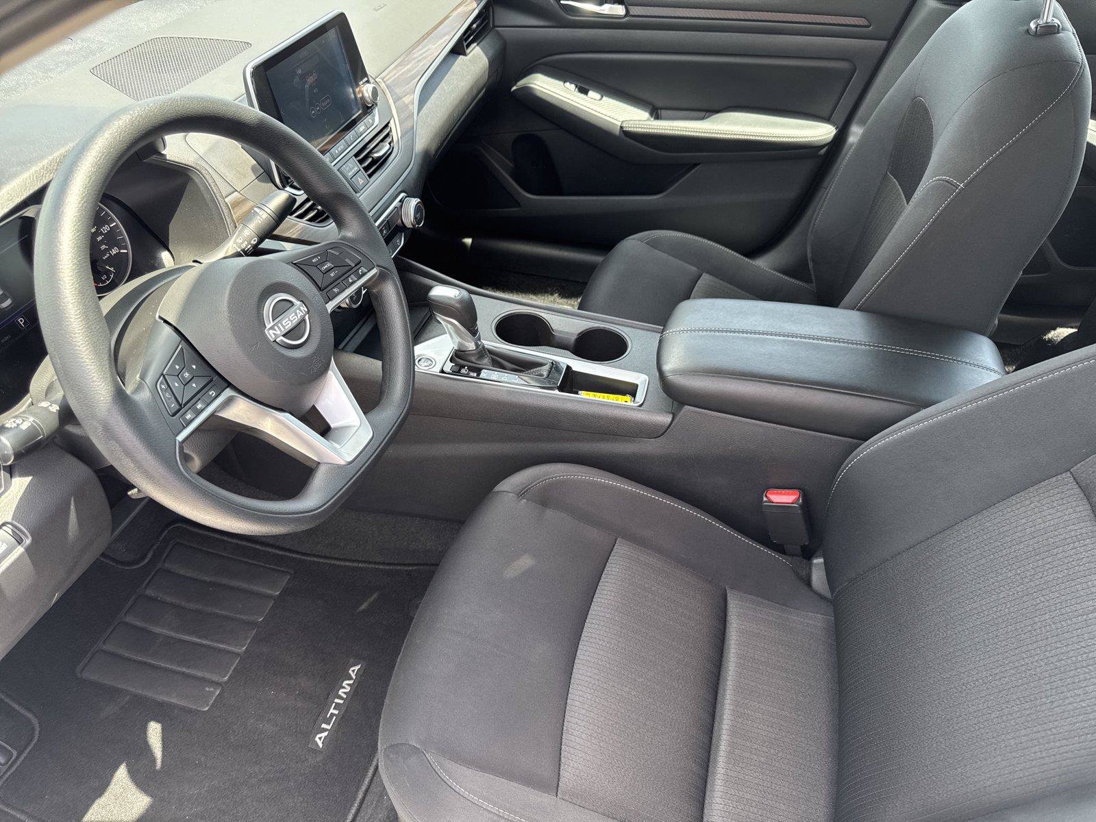 Used 2025 Nissan Altima 2.5 SV FWD image 10