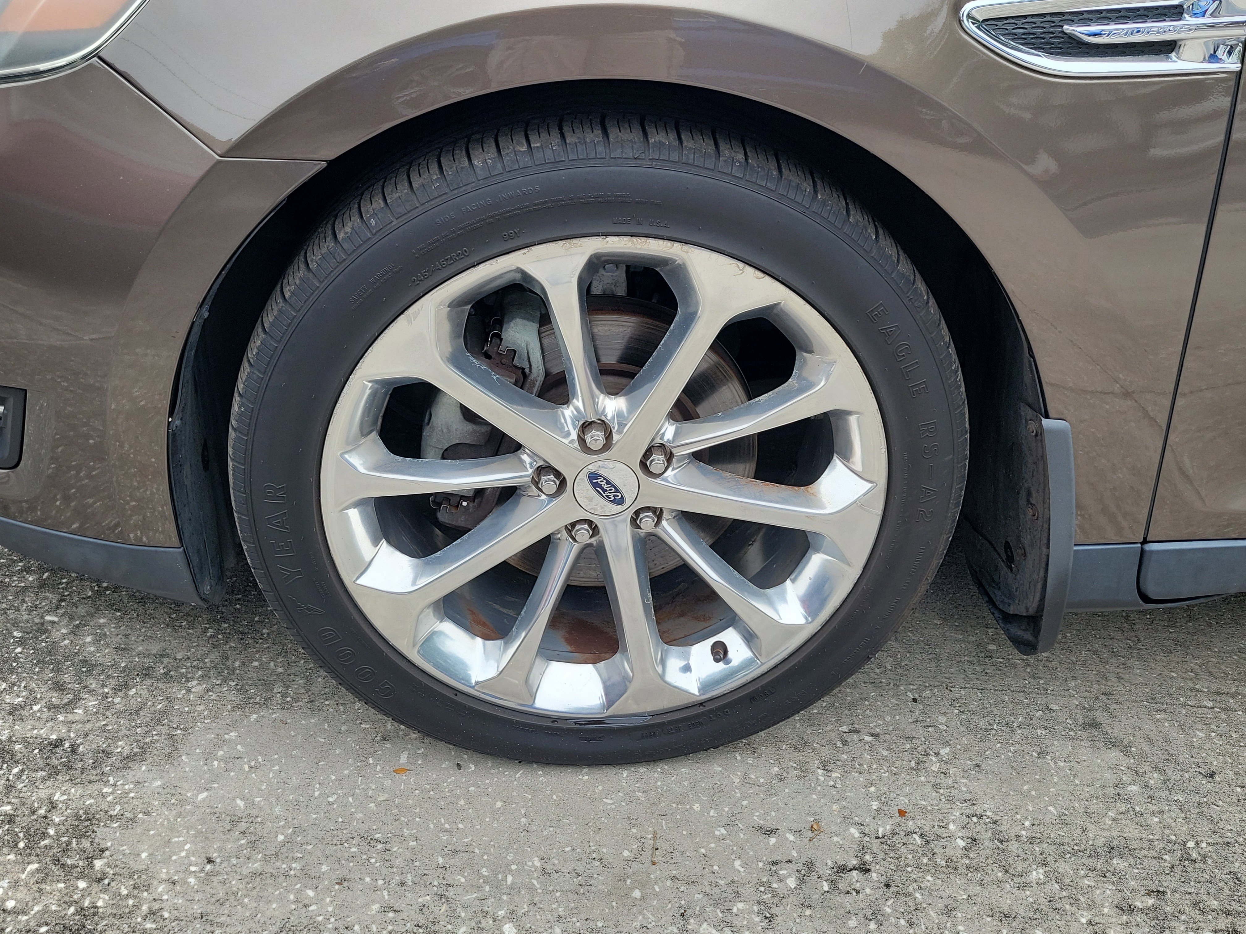 Used 2015 Ford Taurus Limited w/ Equipment Group 301A FWD image 5
