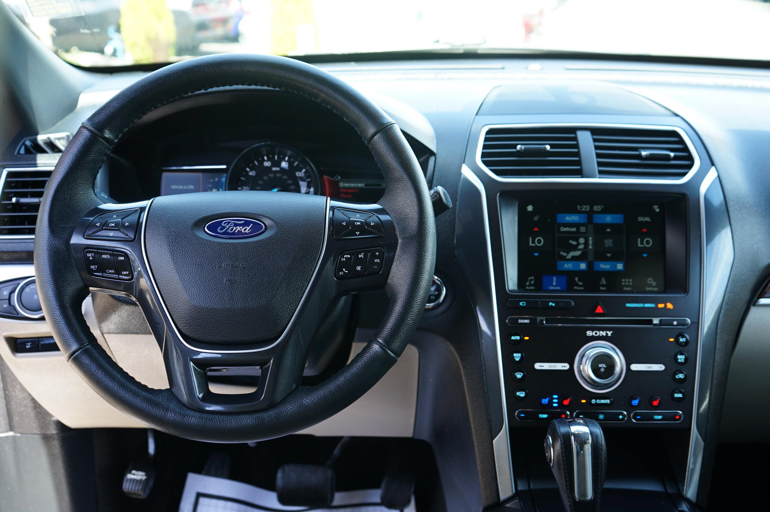 Used 2018 Ford Explorer Limited AWD/4WD image 18