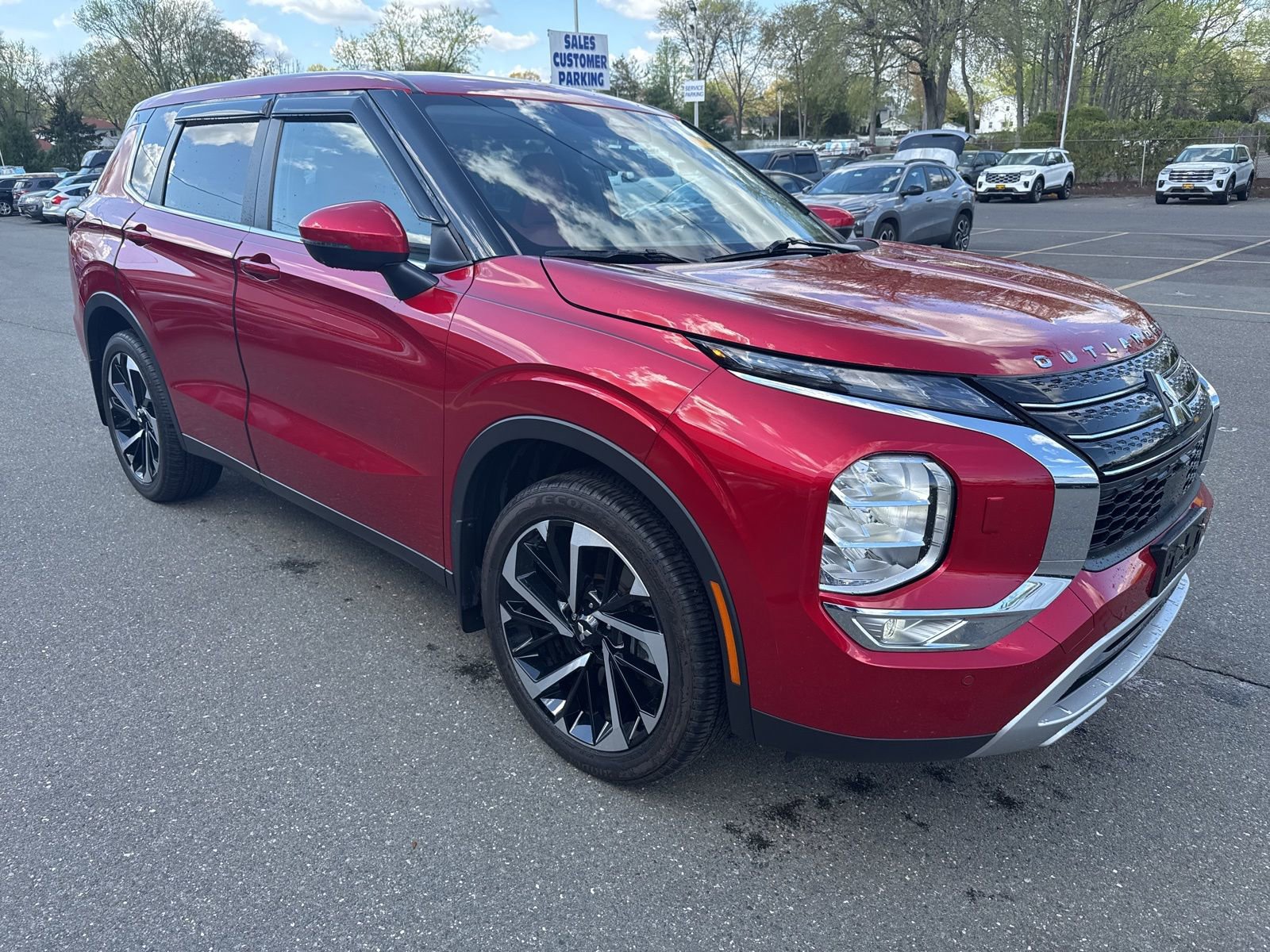 Used 2024 Mitsubishi Outlander SE image 3