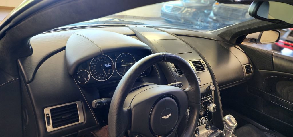 Used 2009 Aston Martin DBS Coupe RWD image 32