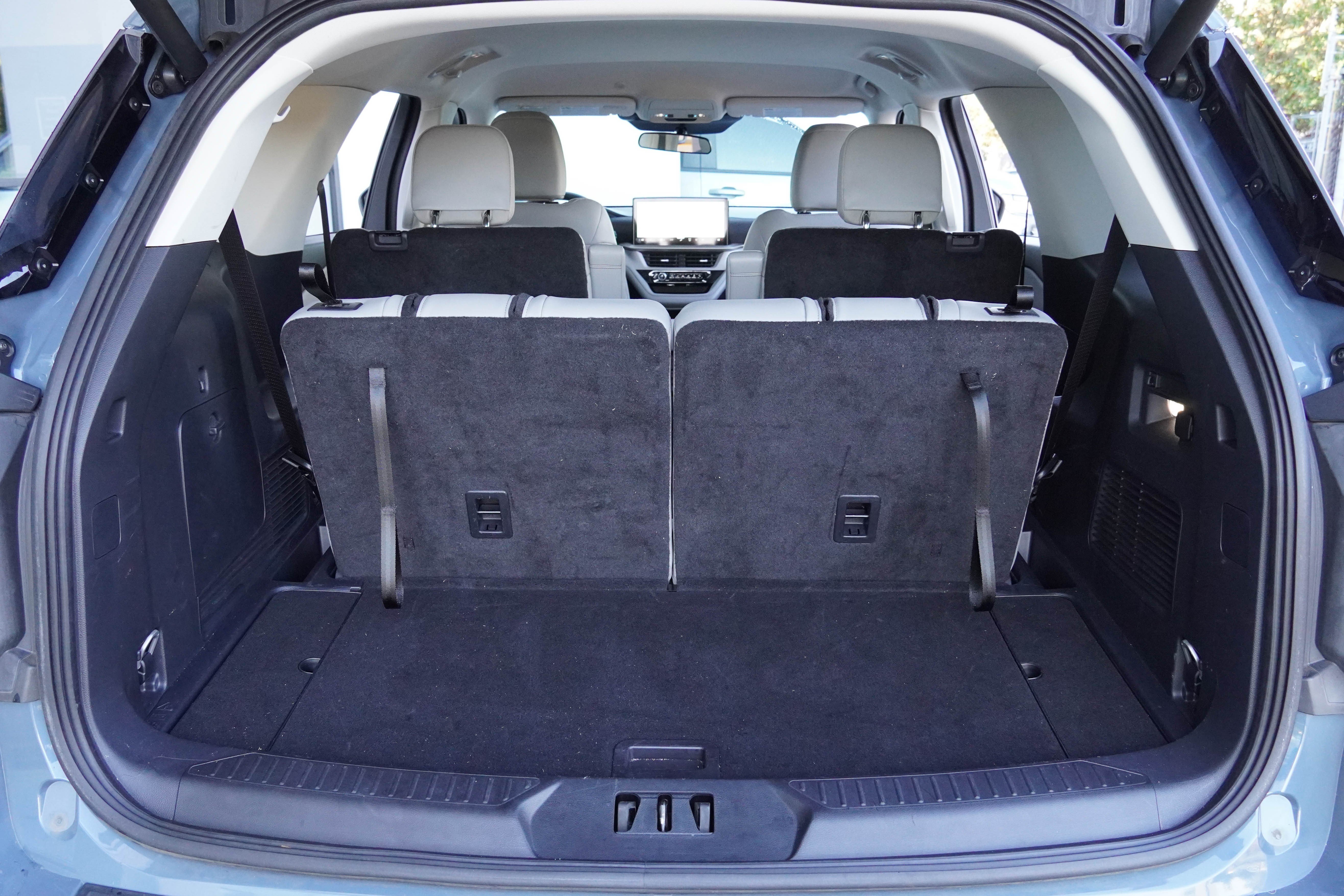 Used 2025 Ford Explorer Active w/ Active Comfort Package RWD image 40
