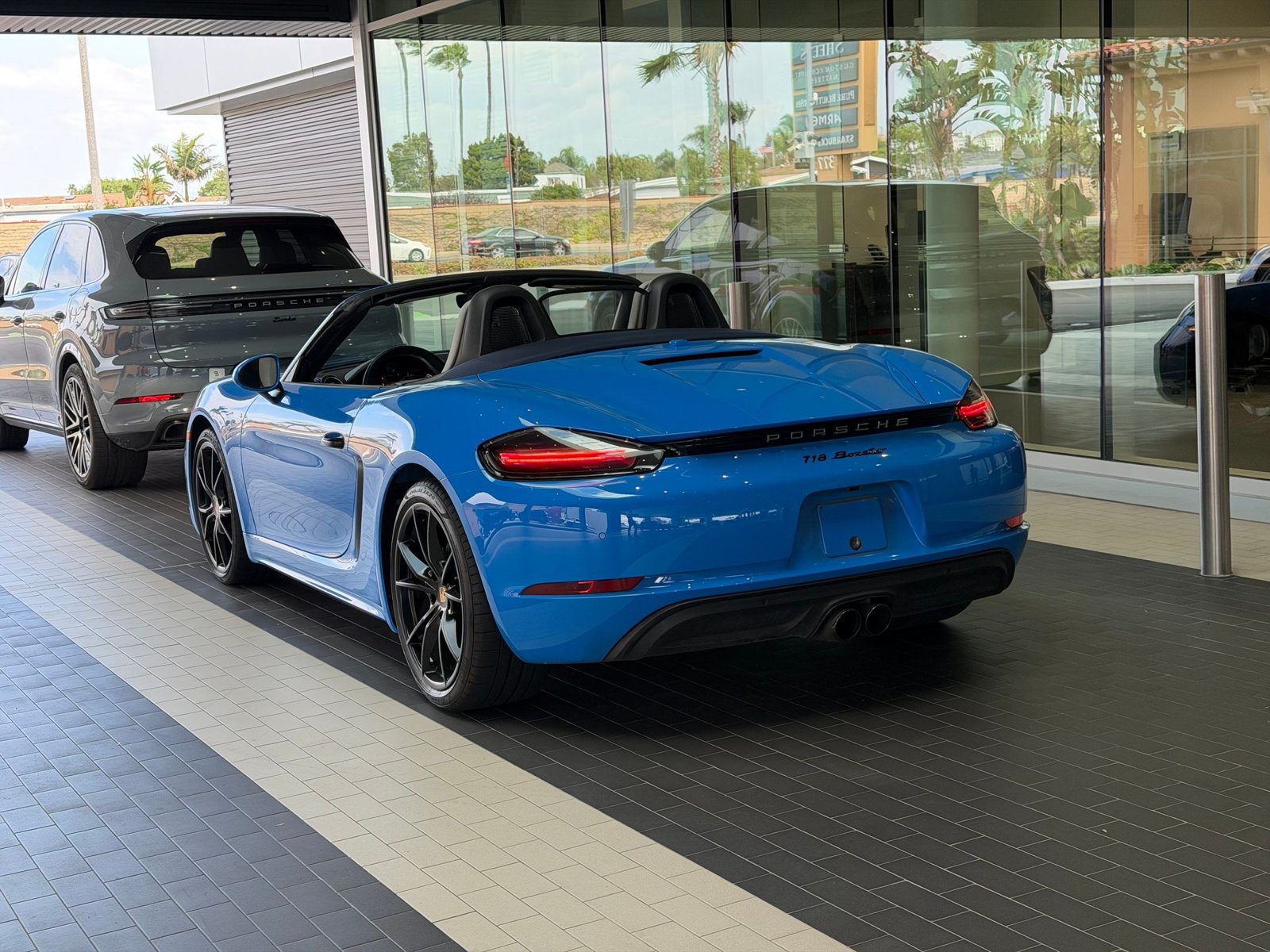 Certified 2024 Porsche 718 Boxster RWD image 11