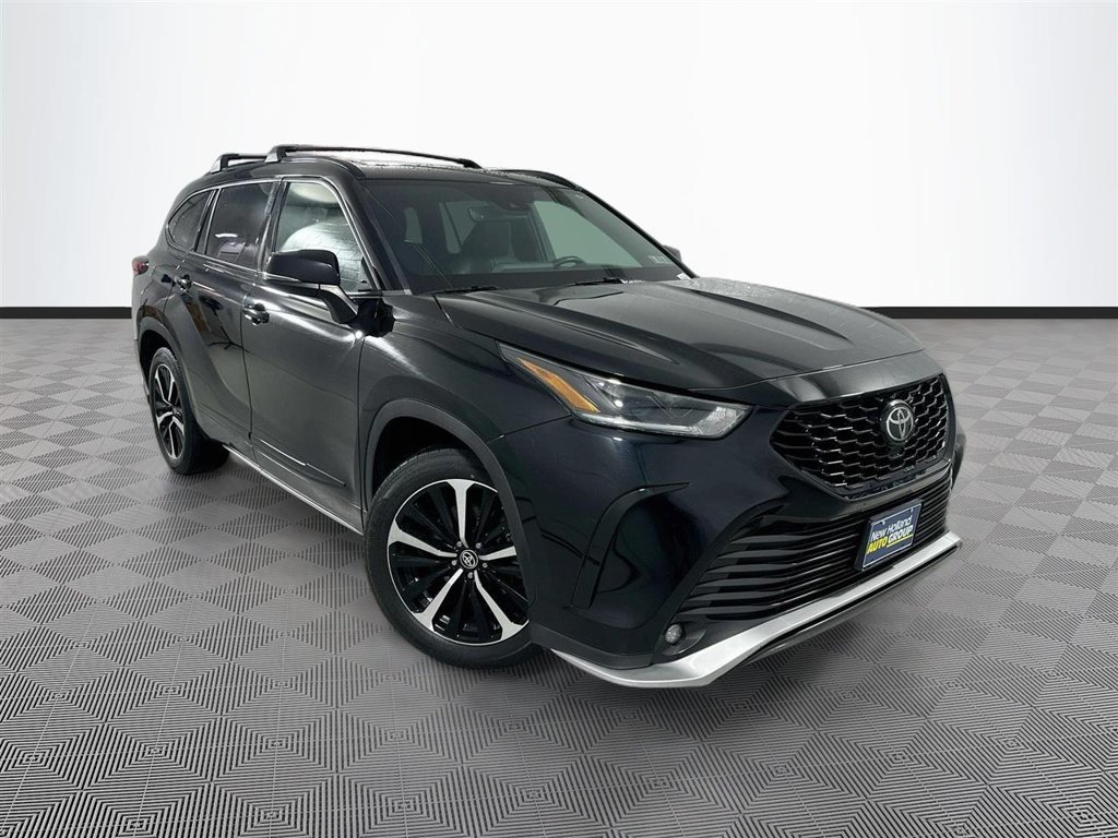 Used 2021 Toyota Highlander XSE AWD/4WD image 1