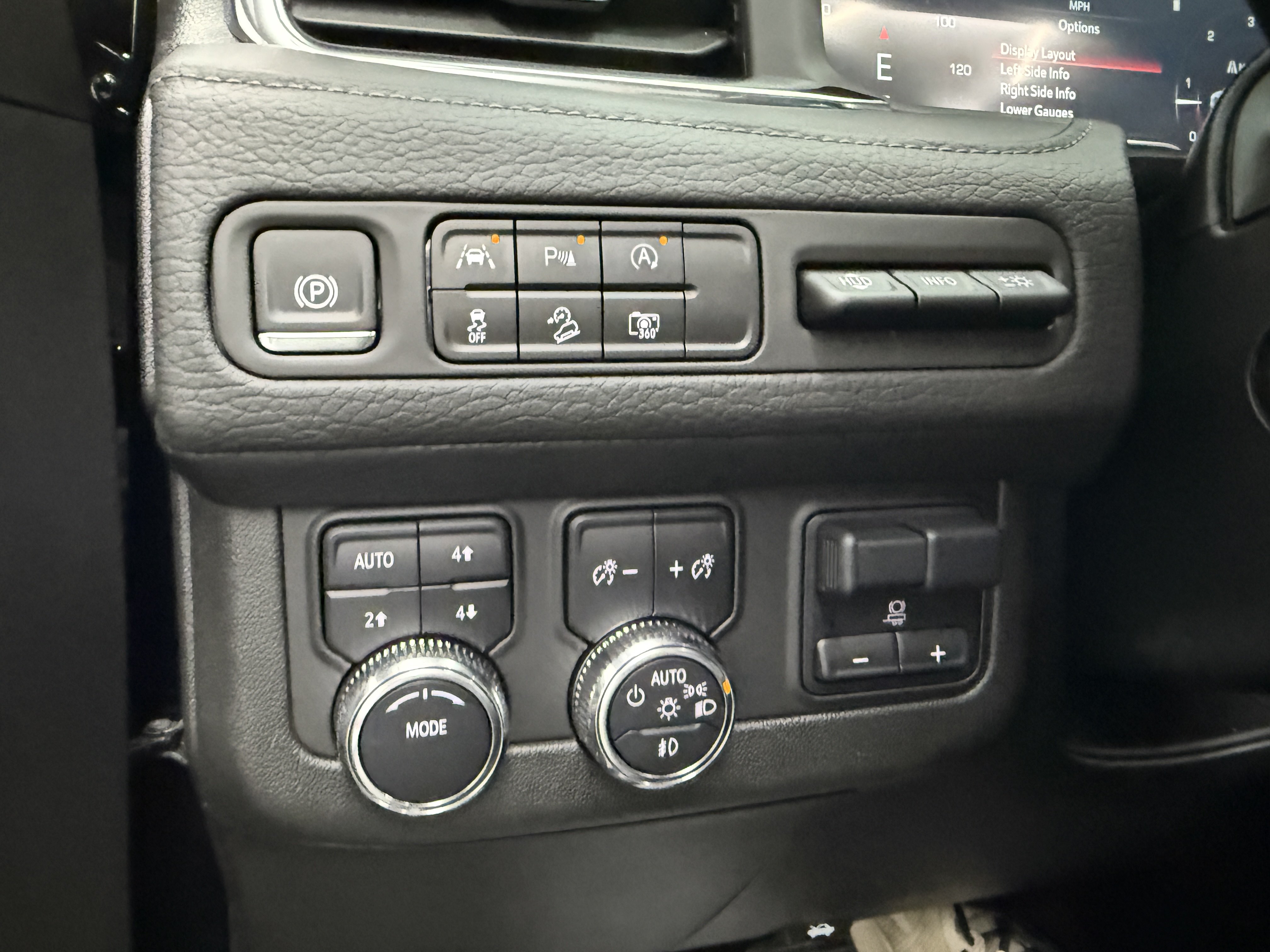 Used 2024 GMC Yukon Denali w/ Max Trailering Package AWD/4WD image 17