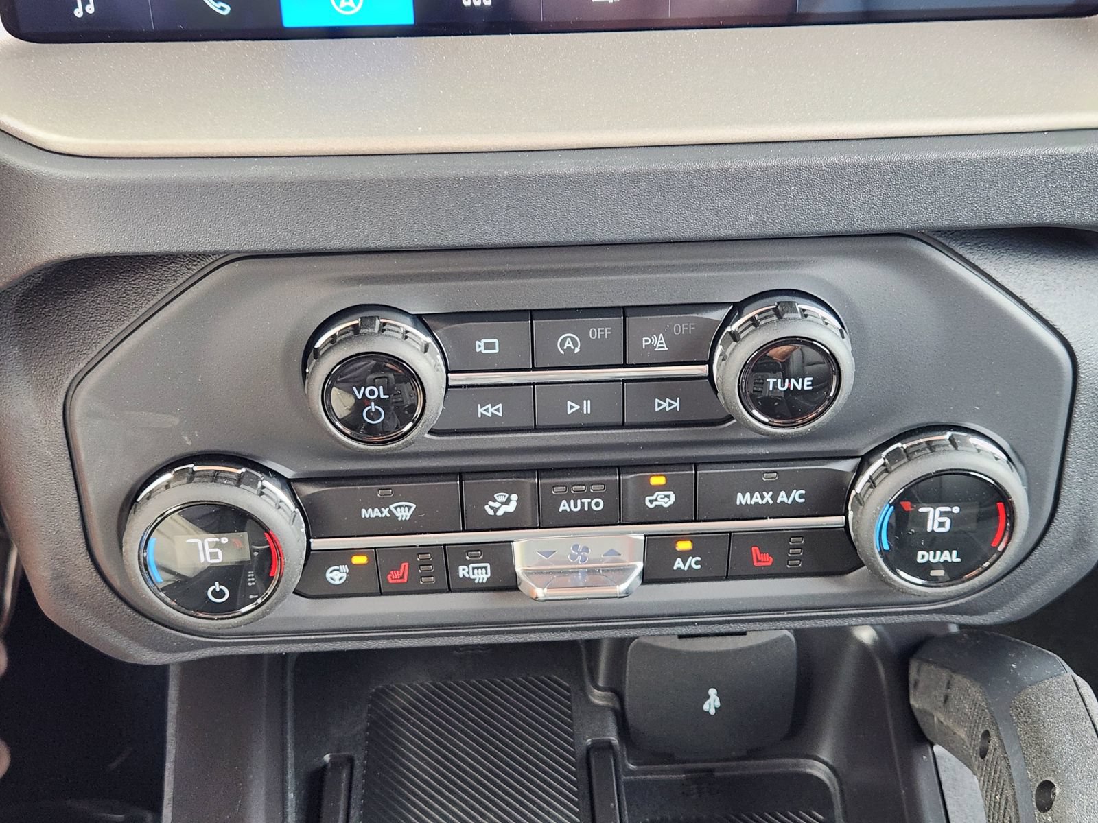 New 2026 Ford Bronco Outer Banks w/ Sasquatch Package AWD/4WD image 17