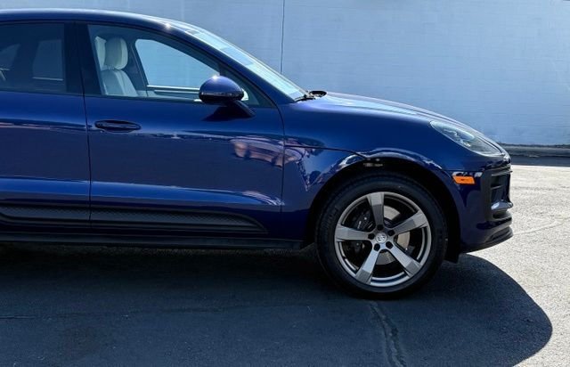 Used 2025 Porsche Macan AWD/4WD image 8