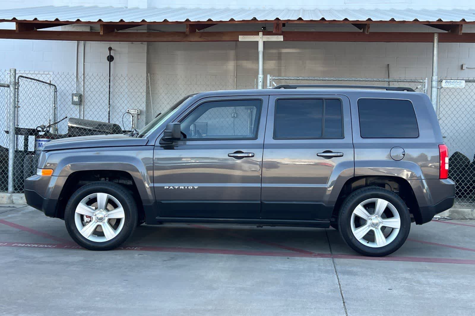 Used 2016 Jeep Patriot Latitude FWD image 6