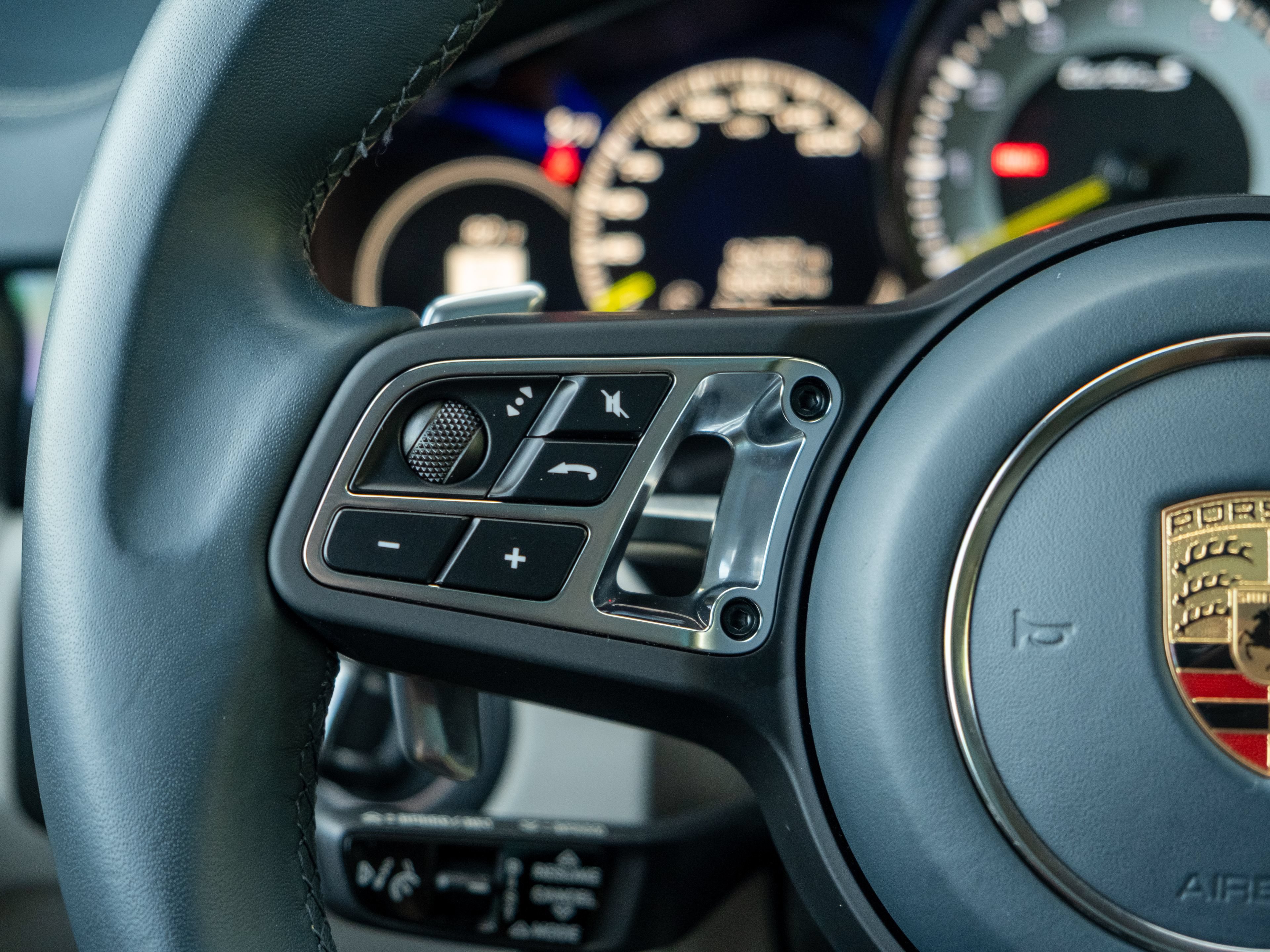 Certified 2023 Porsche Cayenne Turbo S AWD/4WD image 26