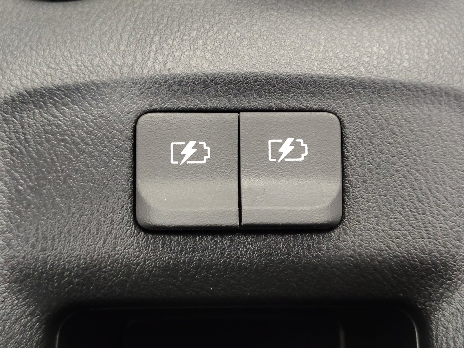 Used 2021 Nissan Versa SV FWD image 30