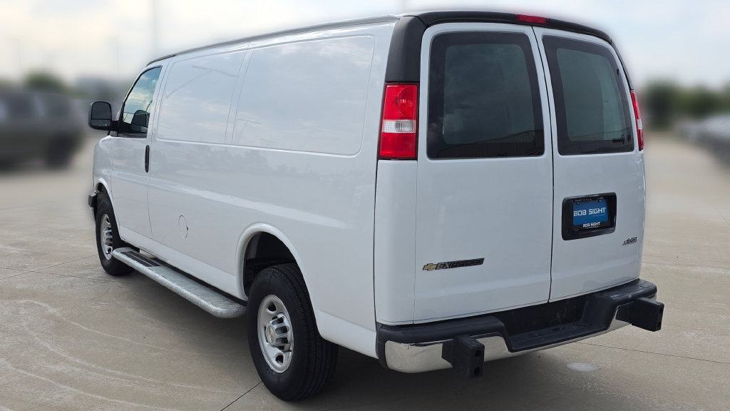 Used 2024 Chevrolet Express 2500 w/ Driver Convenience Package RWD image 3