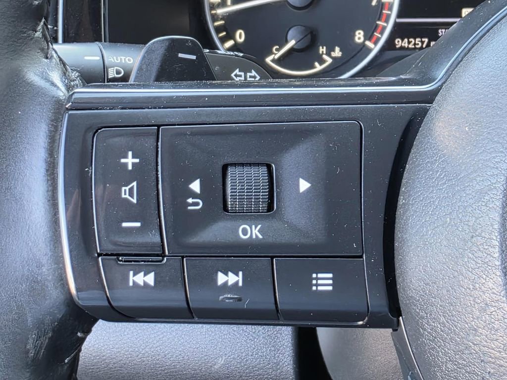 Used 2024 Nissan Pathfinder SV image 26