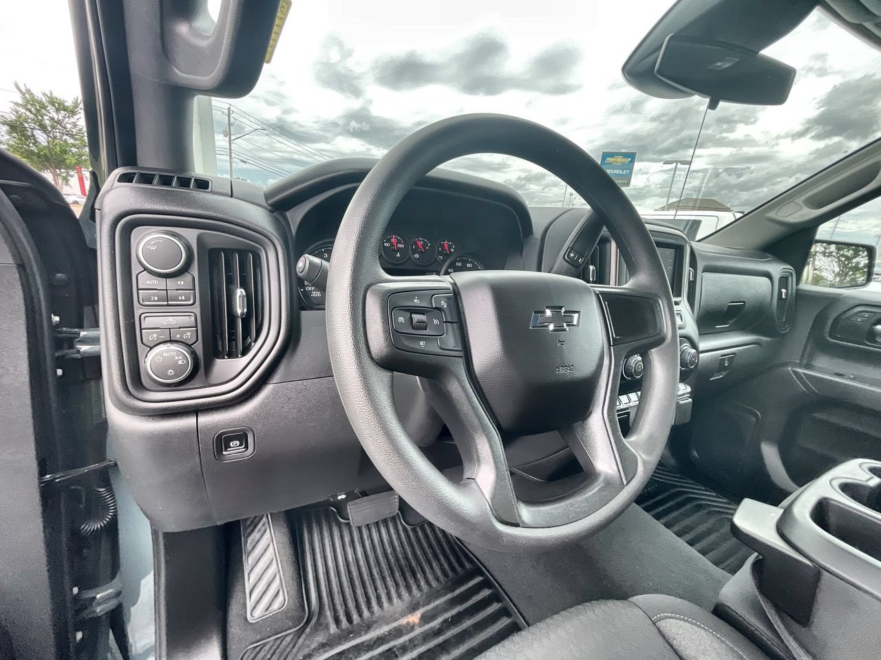 Used 2026 Chevrolet Silverado 1500 Custom Trail Boss AWD/4WD image 10