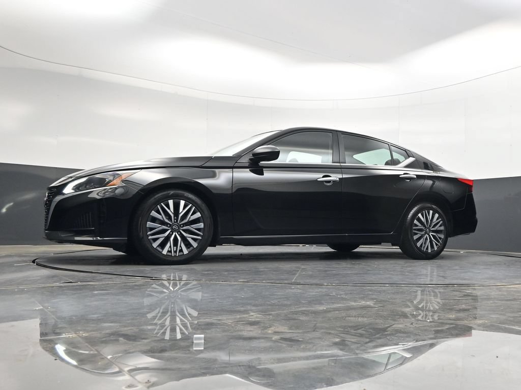 Used 2024 Nissan Altima 2.5 SV FWD image 34