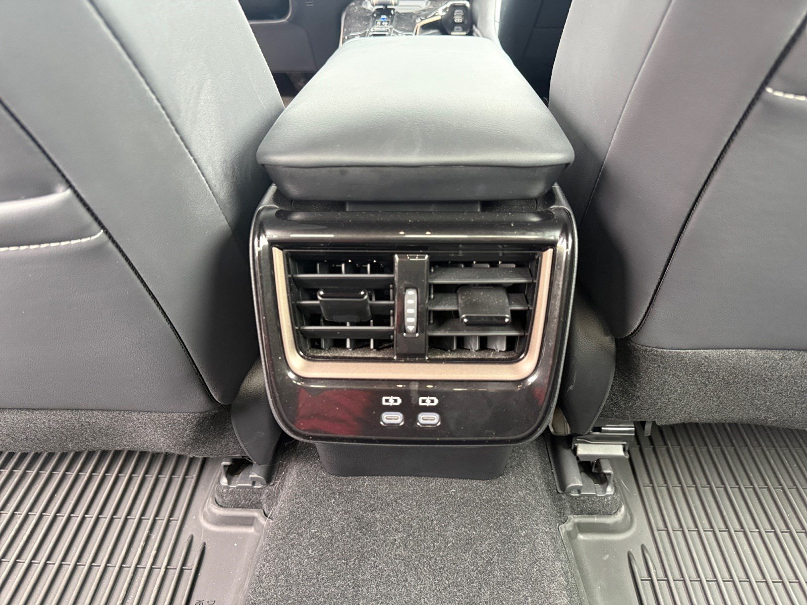 Used 2024 Toyota Crown AWD/4WD image 30