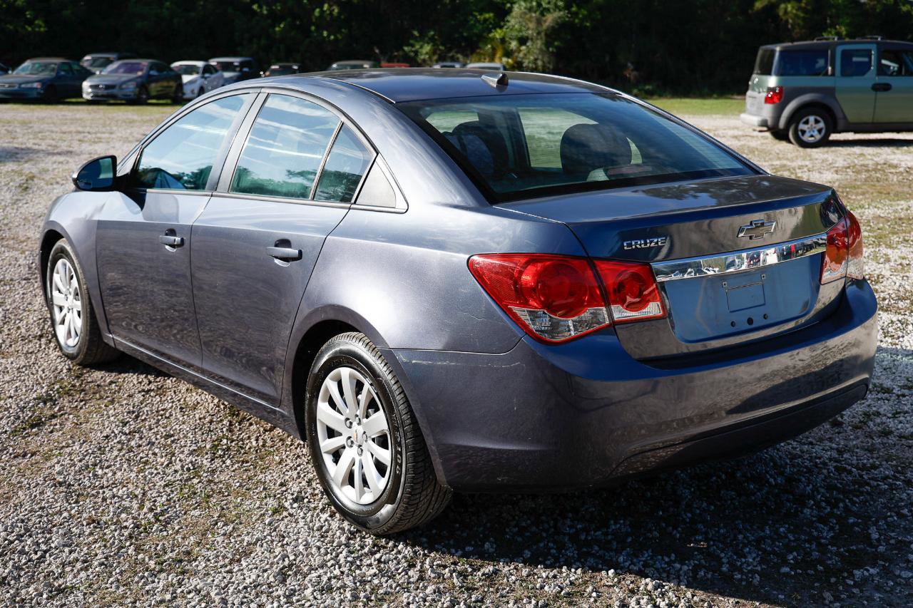Used 2014 Chevrolet Cruze LS FWD image 5