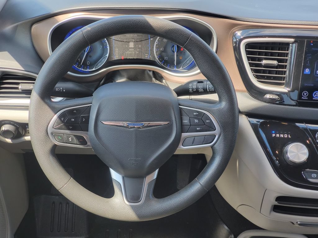 Used 2017 Chrysler Pacifica Touring FWD image 23