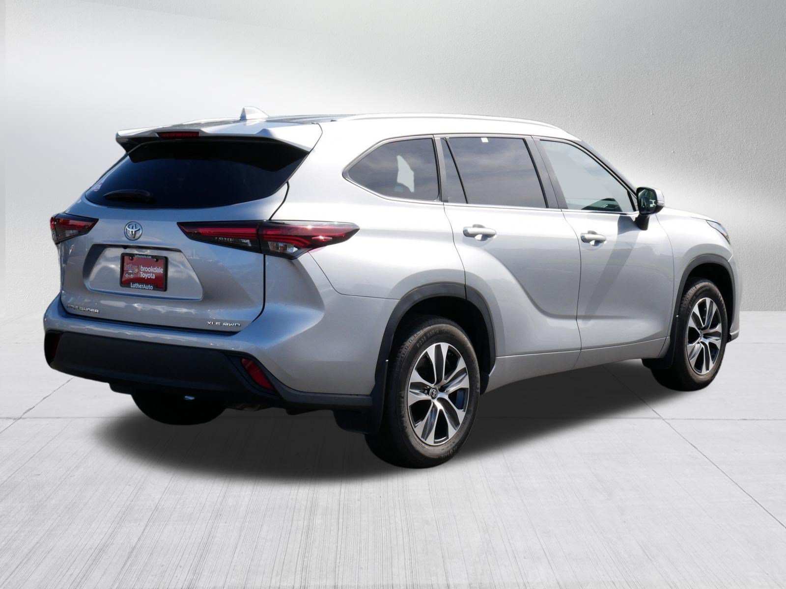 Used 2025 Toyota Highlander XLE AWD/4WD image 7