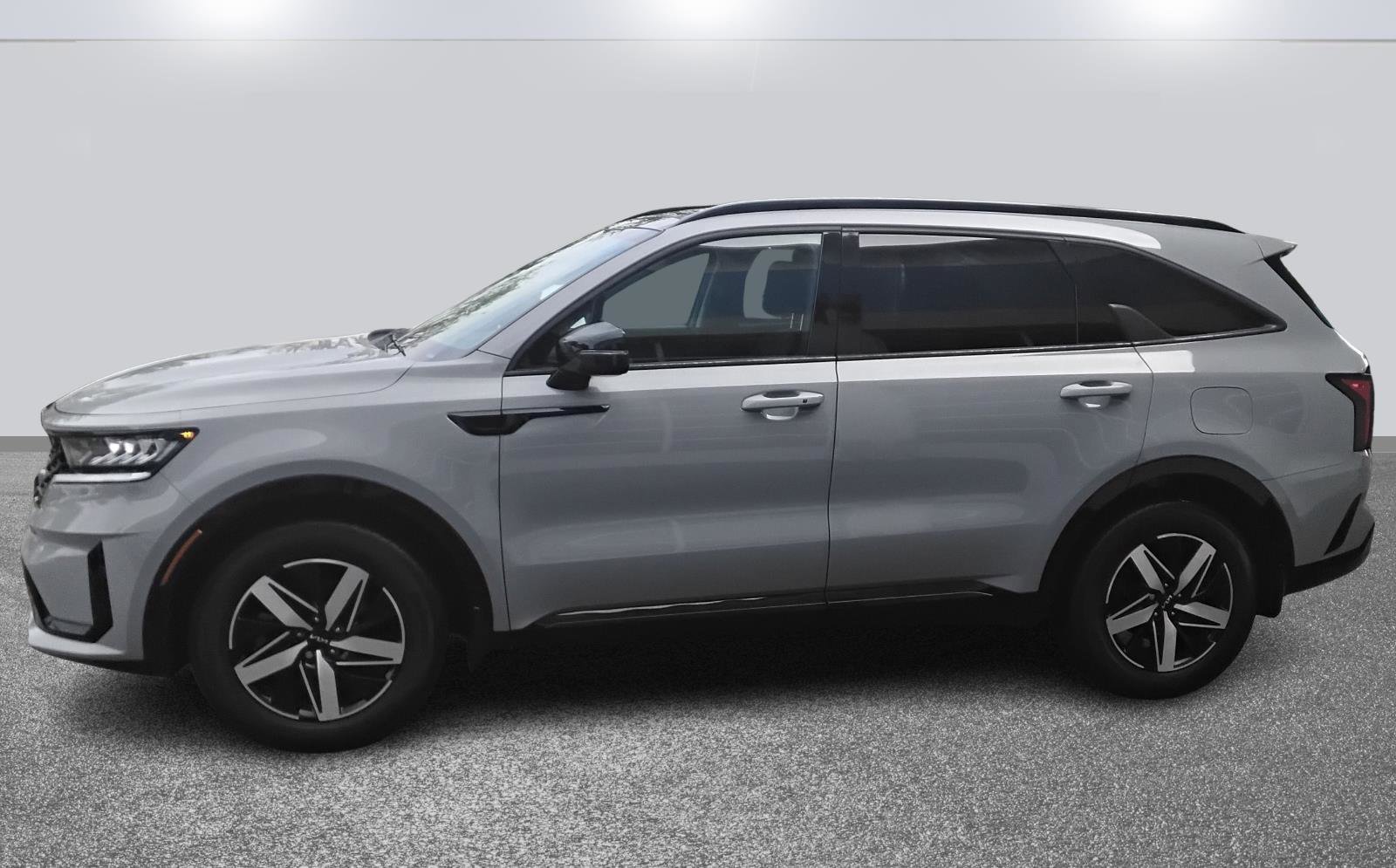 Used 2022 Kia Sorento EX w/ Panoramic Sunroof Package image 3