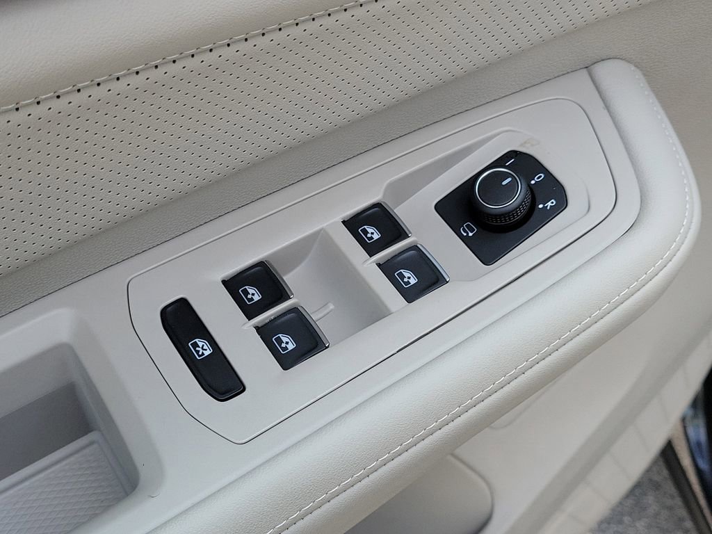 Certified 2026 Volkswagen Atlas SEL Premium R-Line AWD/4WD image 20