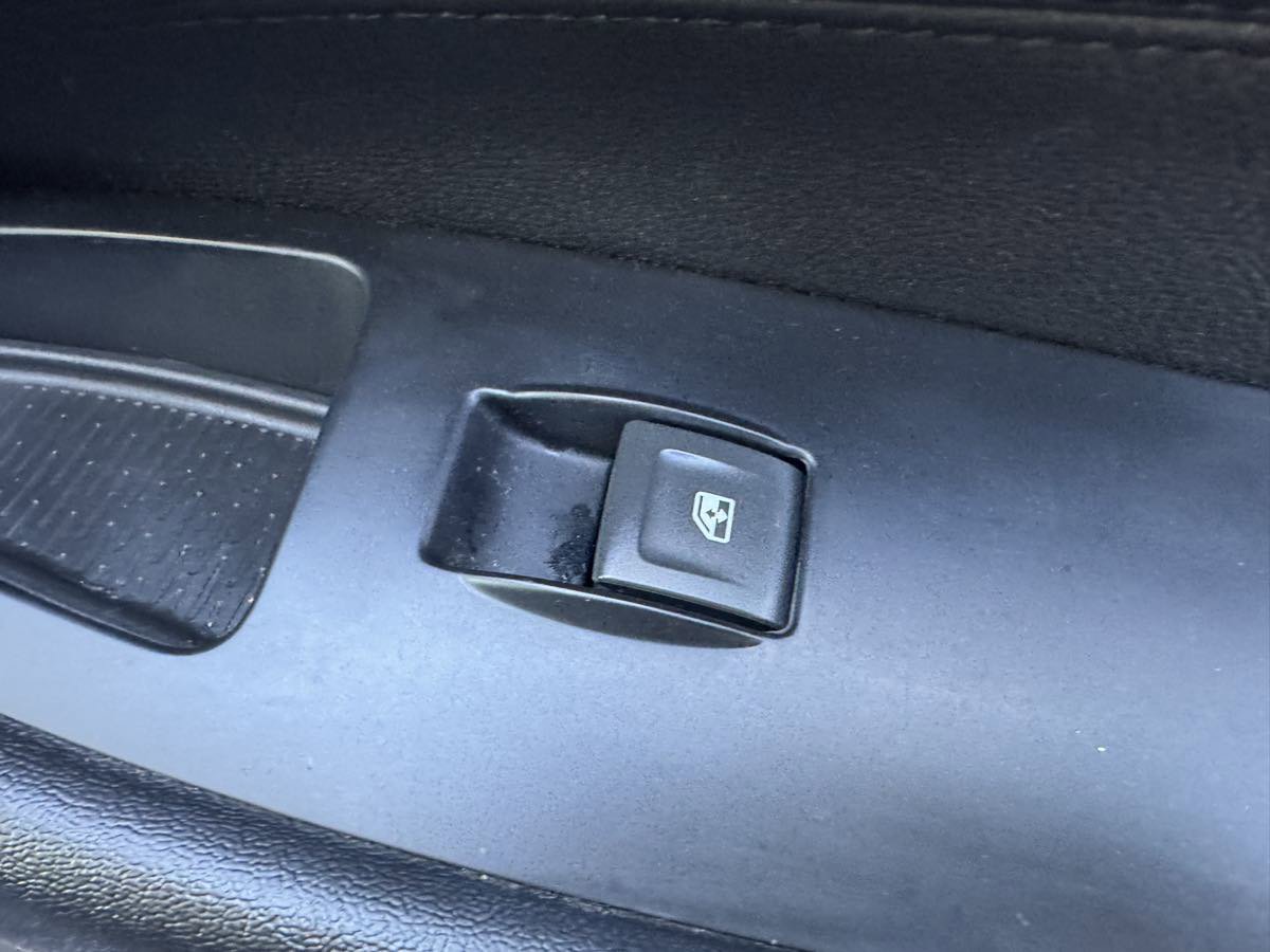 Used 2018 Cadillac Escalade Premium Luxury image 35