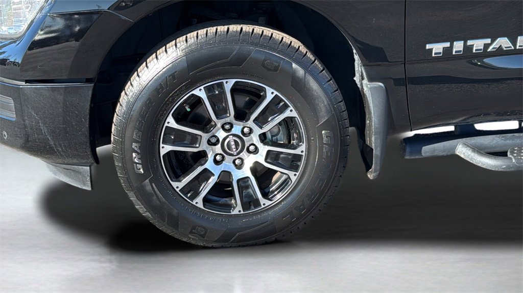 Used 2024 Nissan Titan SV w/ SV Convenience Package image 9