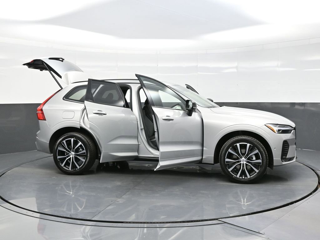 Used 2025 Volvo XC60 B5 Plus w/ Climate Package image 40