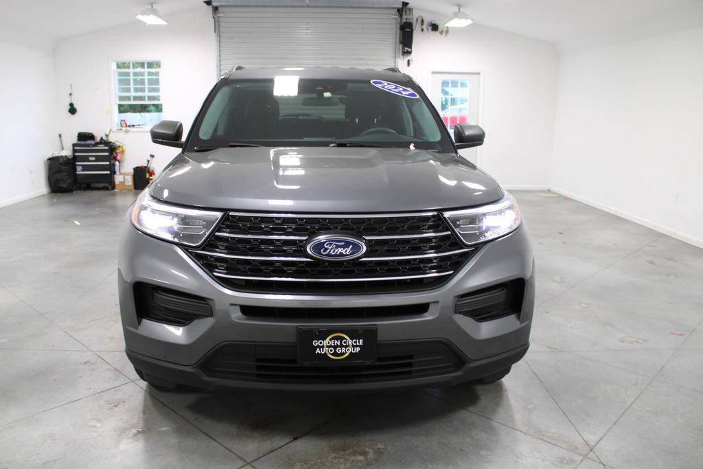 Used 2024 Ford Explorer XLT RWD image 3