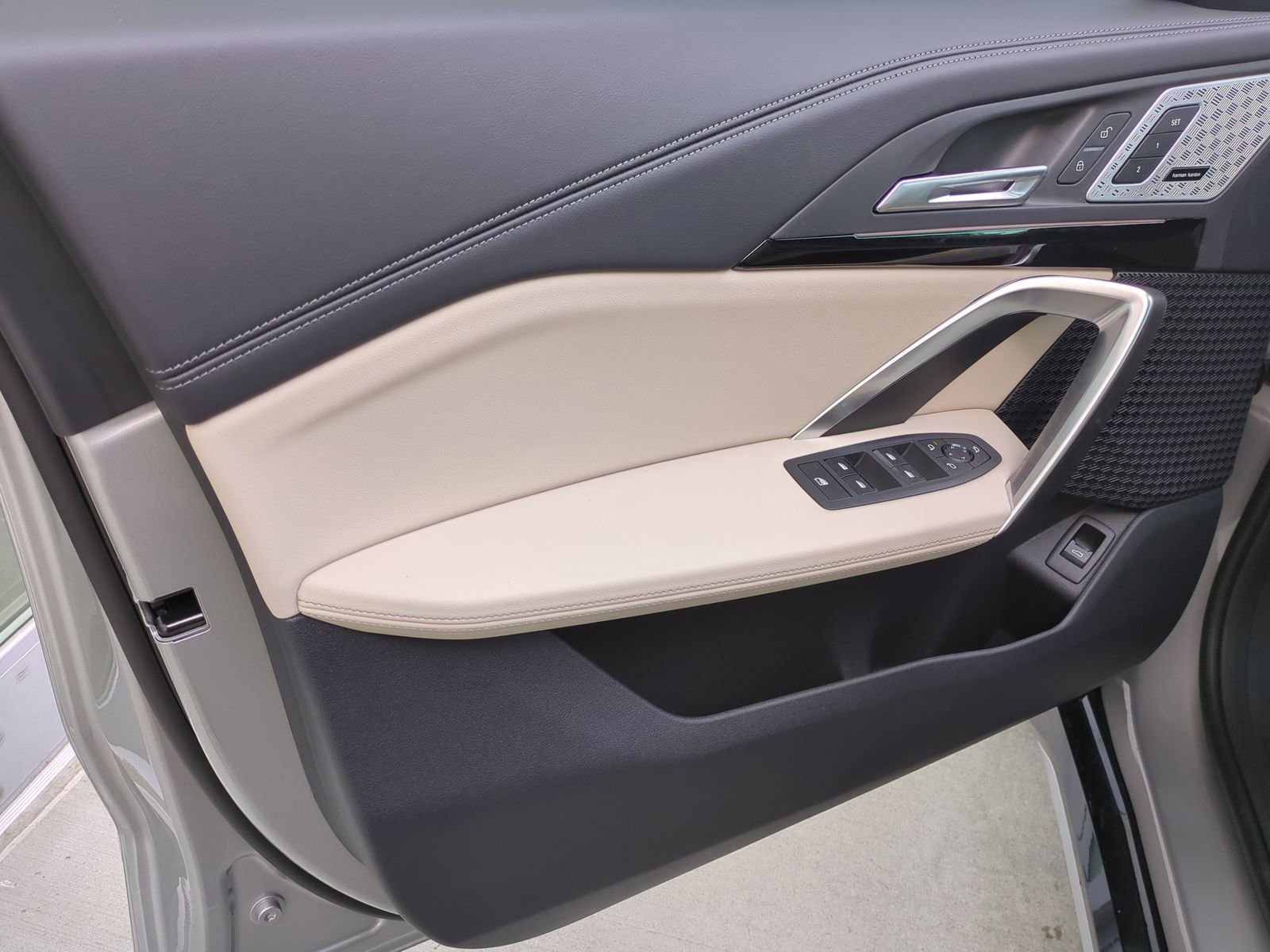 Certified 2025 BMW X1 xDrive28i w/ Technology Package image 12