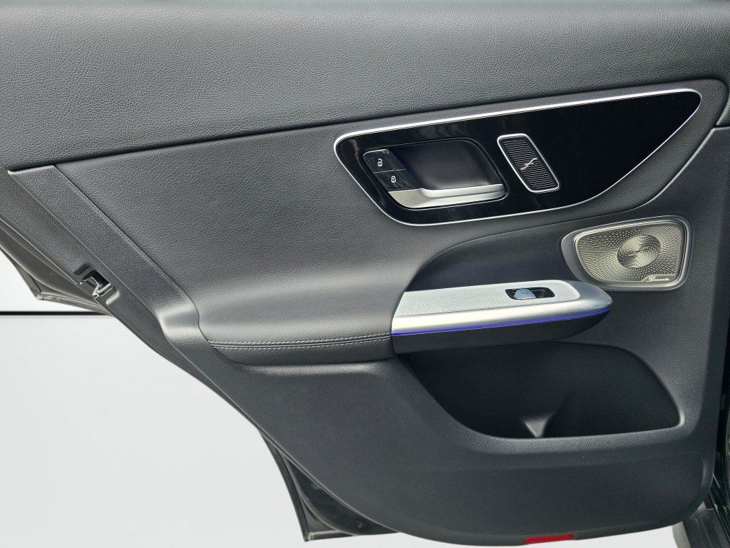 Used 2025 Mercedes-Benz GLC 300 4MATIC image 19