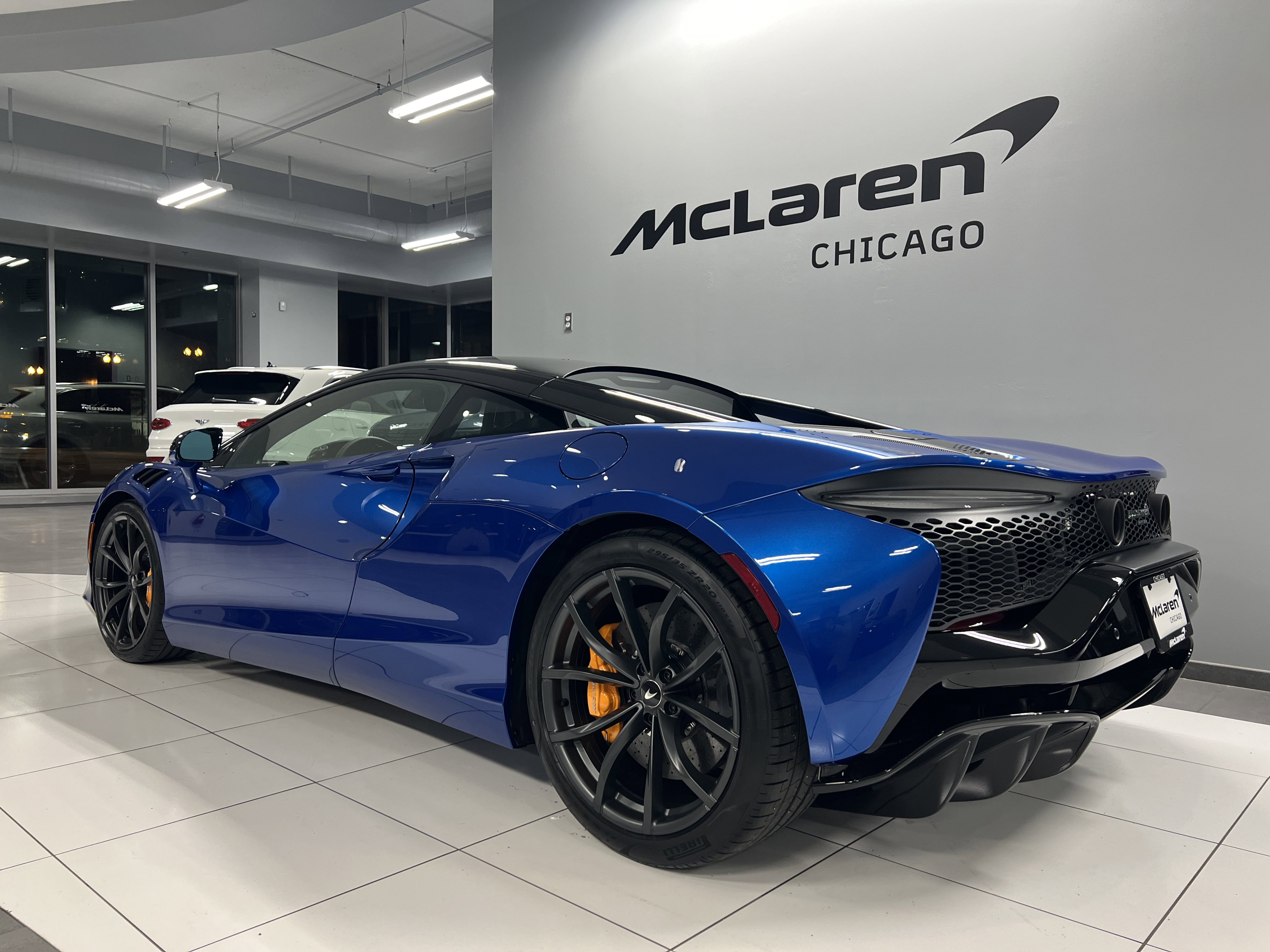 Used 2024 McLaren Artura image 6