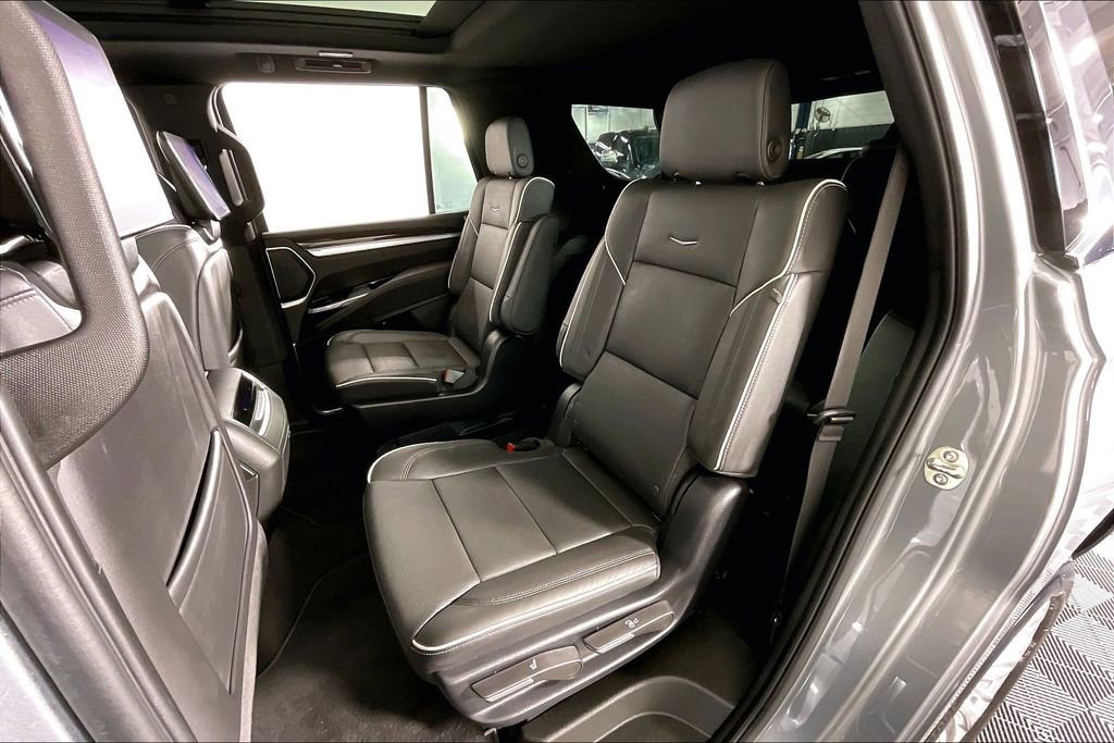 Used 2025 Cadillac Escalade Premium Luxury image 38