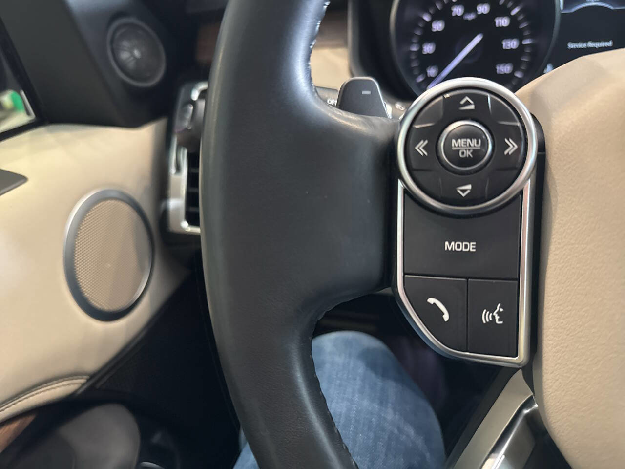 Used 2017 Land Rover Discovery HSE image 40