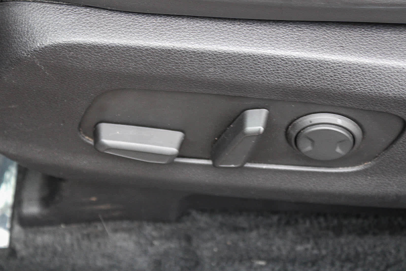 Used 2023 Kia Carnival LX FWD image 21