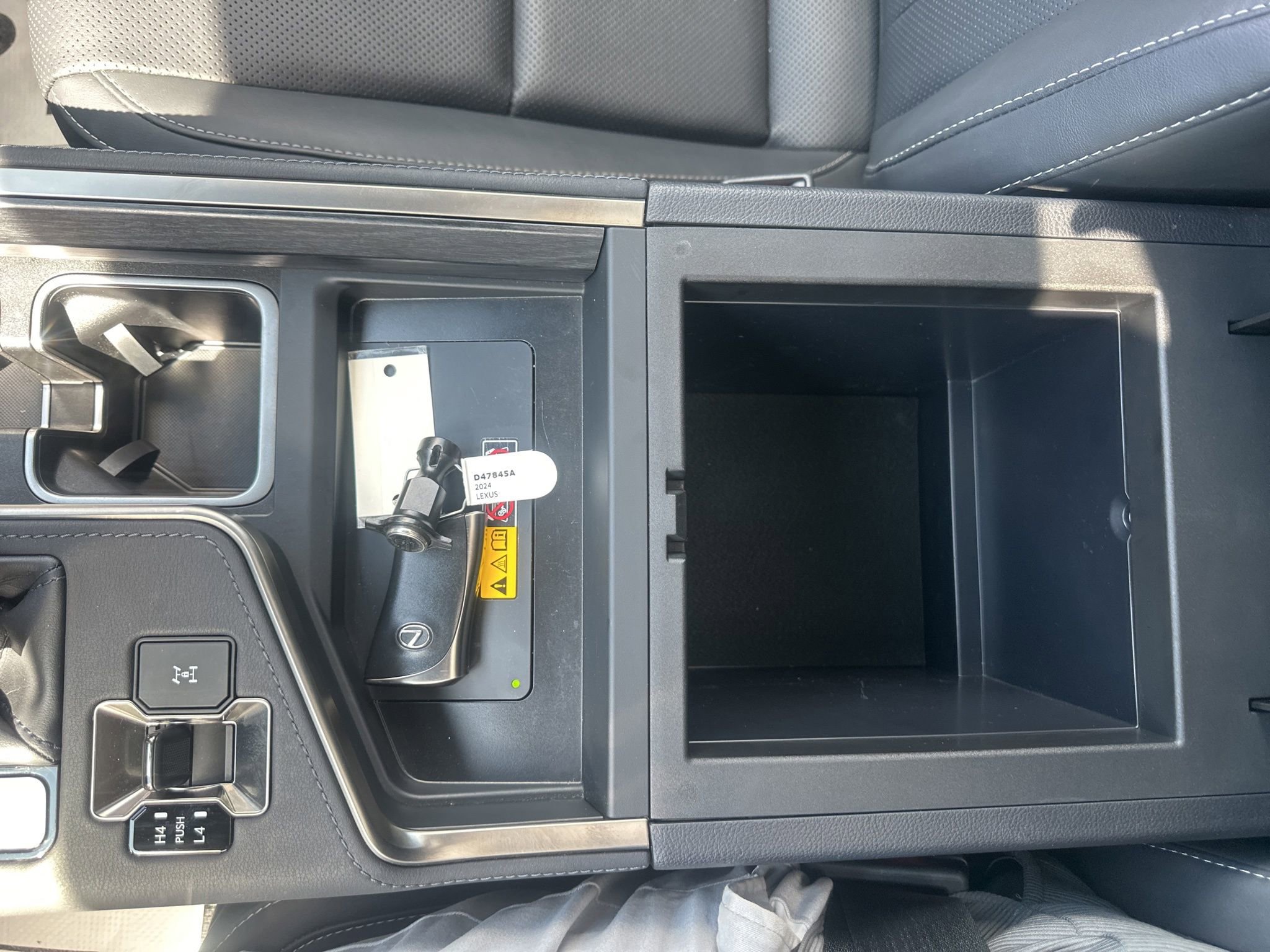 Used 2024 Lexus GX 550 w/ Accessory Package (31) image 38