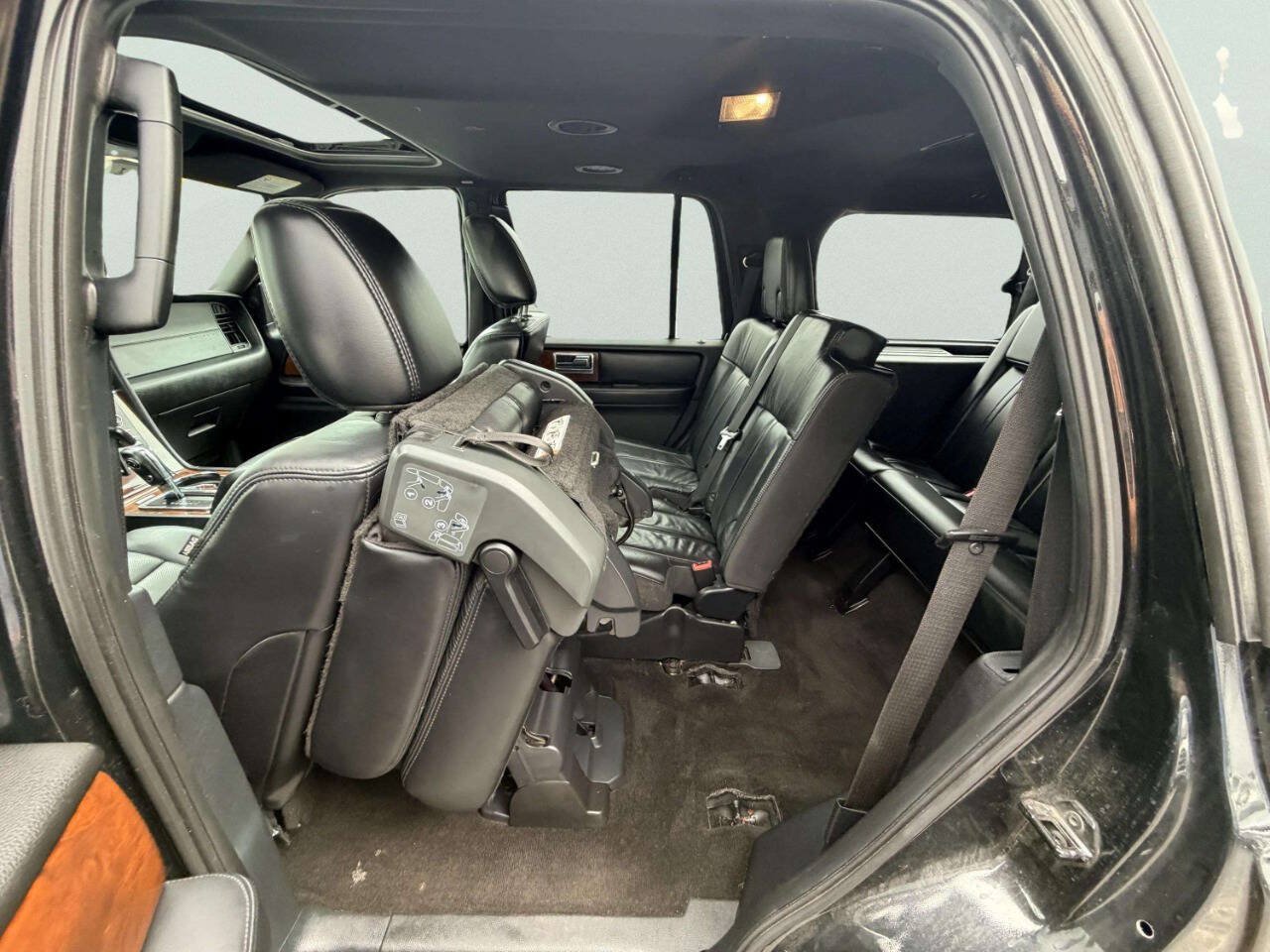 Used 2015 Lincoln Navigator 4WD image 27
