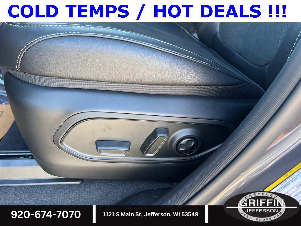 New 2025 Jeep Grand Cherokee Altitude image 16