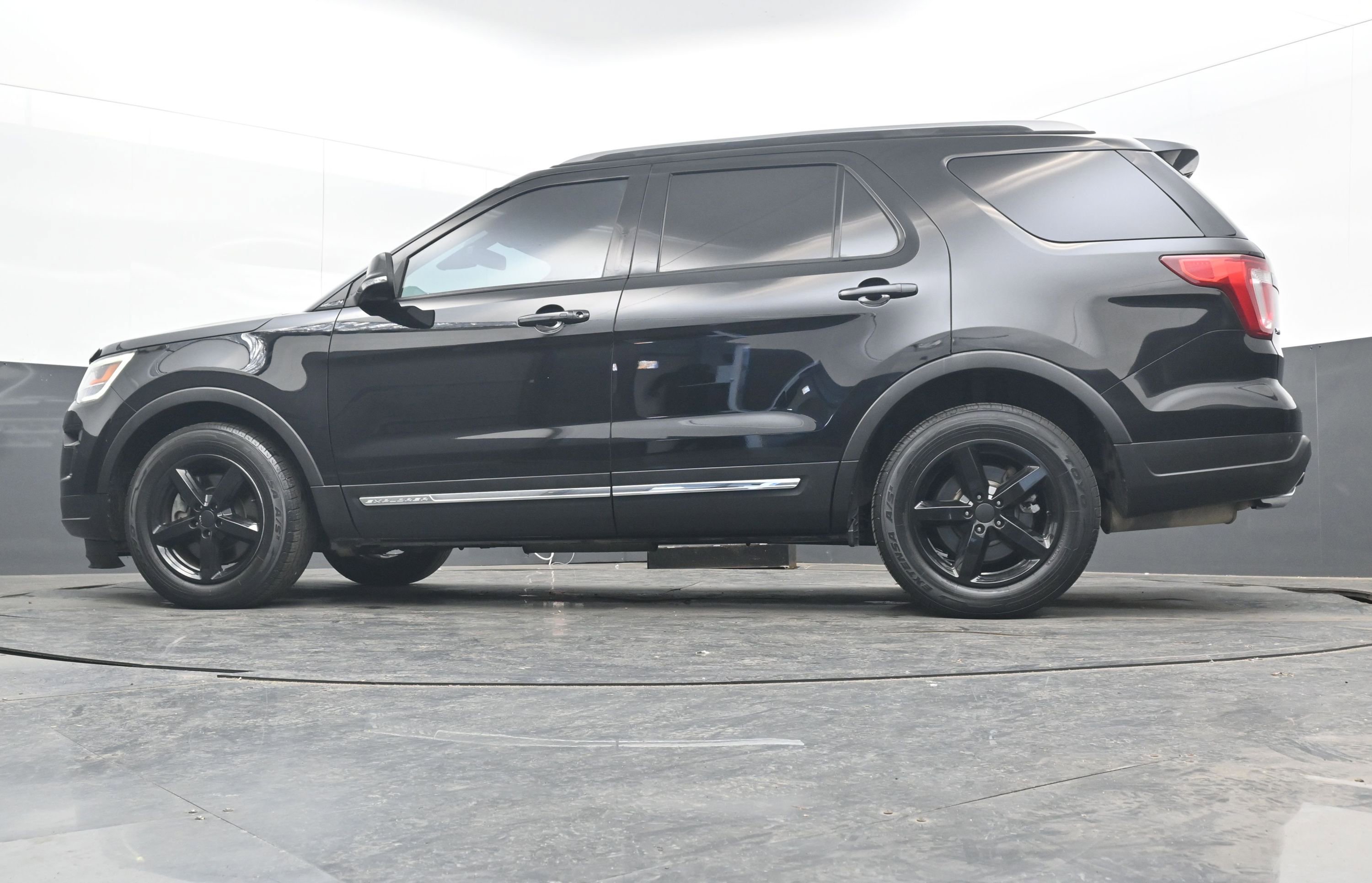 Used 2018 Ford Explorer XLT w/ Equipment Group 201A image 25