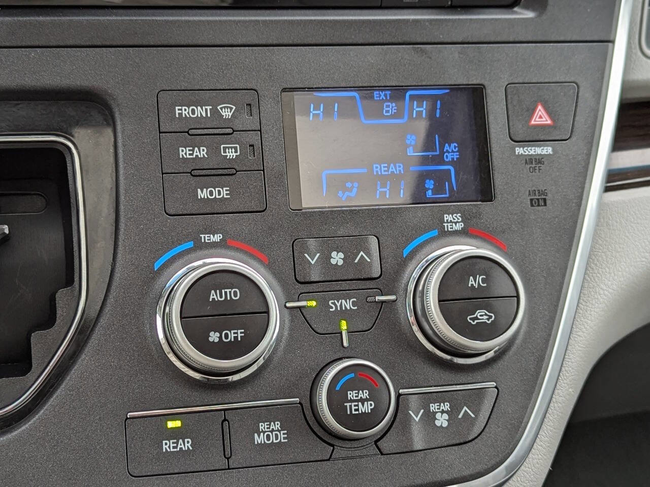 Used 2017 Toyota Sienna XLE w/ XLE Navigation Package image 22