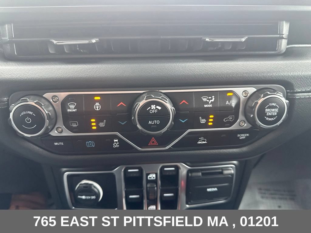Used 2024 Jeep Wrangler Unlimited Sahara w/ Technology Group AWD/4WD image 14