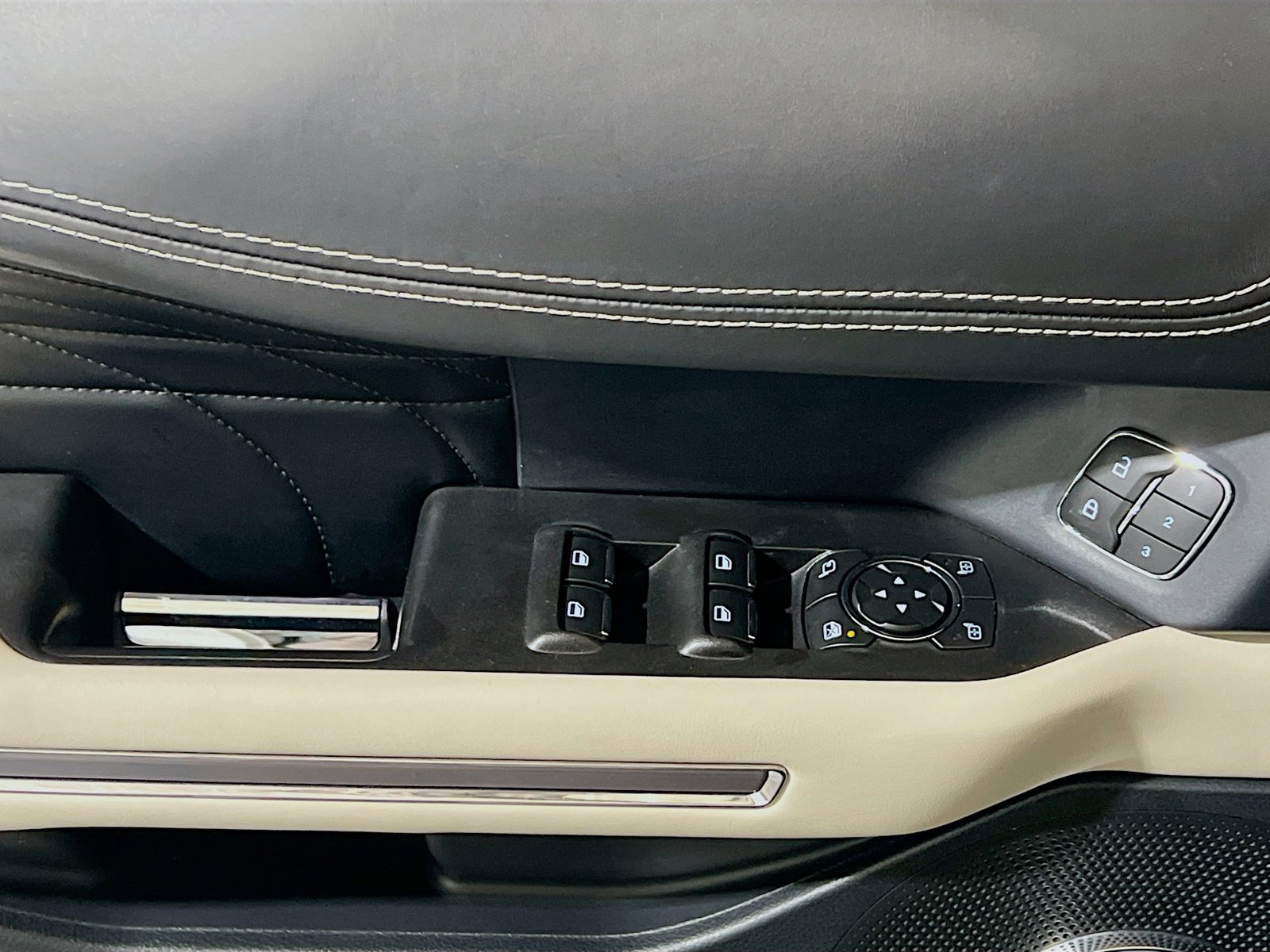 Used 2020 Ford Expedition Platinum image 14